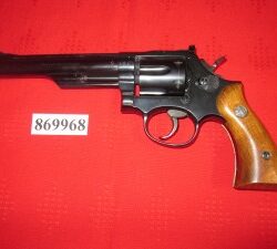 Revolver-llama-comanche-869968-300x225